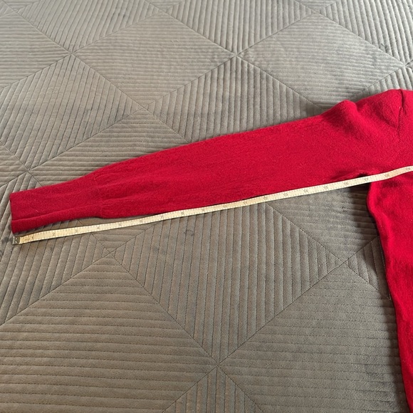 Tahari 100% Merino Wool Long Sleeve Crew Neck Sweater - Picture 4 of 11